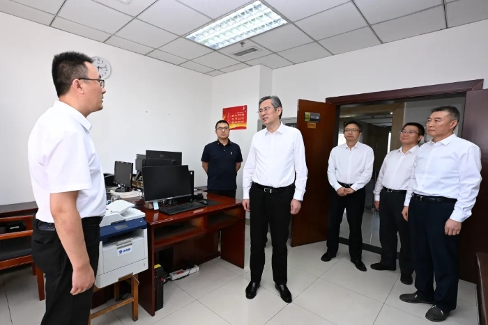 何书记调研